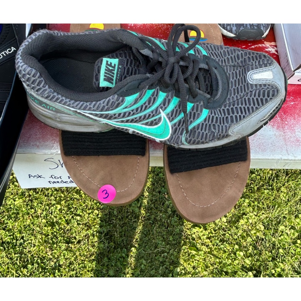 Women’s Nike torch 4